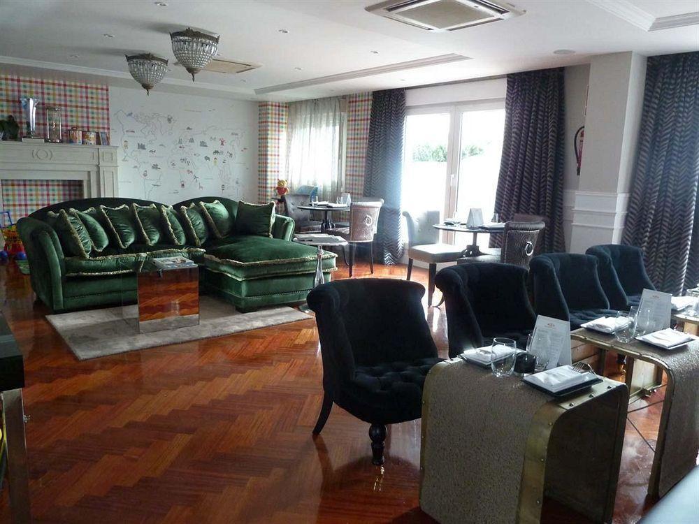 Boutike Cibeles Apartment Madrid Restoran gambar